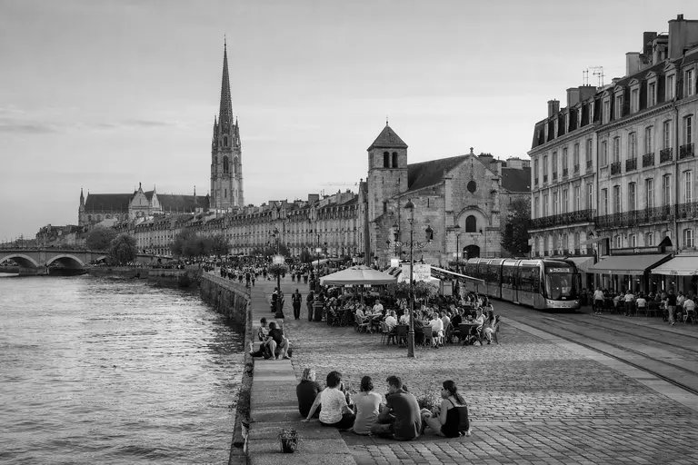 quais de Bordeaux et quartier Saint-Pierre où rencontrer des profils près de chez soi
